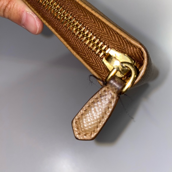 Prada Saffiano leather in color caramel (pre-owned) - Picture 3 of 14